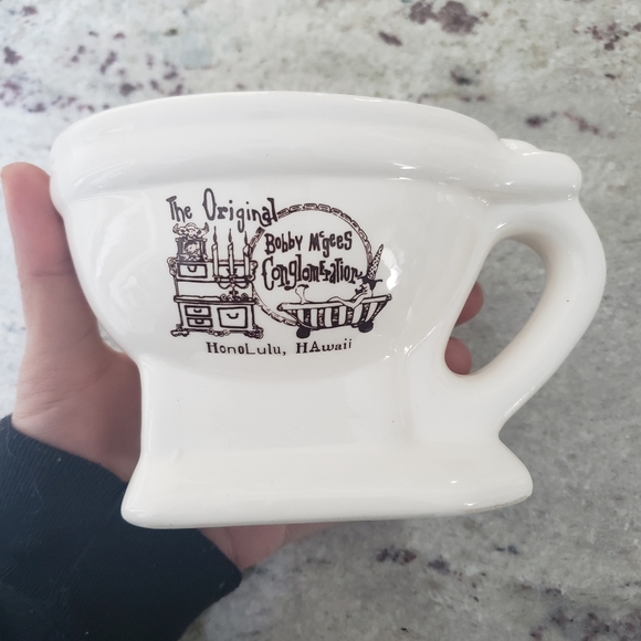 Vintage souvenir toilet bowl mug from Hawaii - Picture 1 of 5